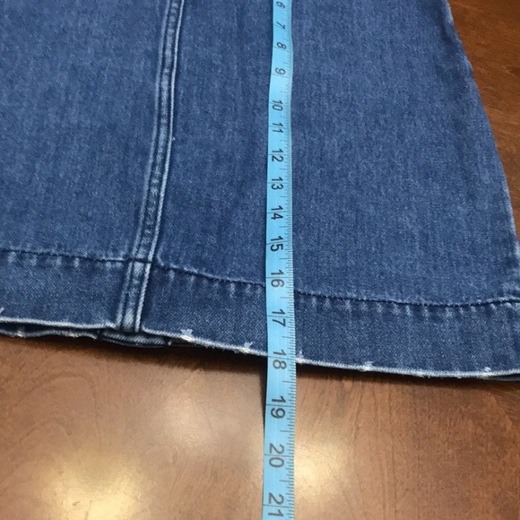 H&M button down front Jean skirt. Size 2 - Picture 2 of 4